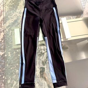 Lululemon legging size 4 excellent condition